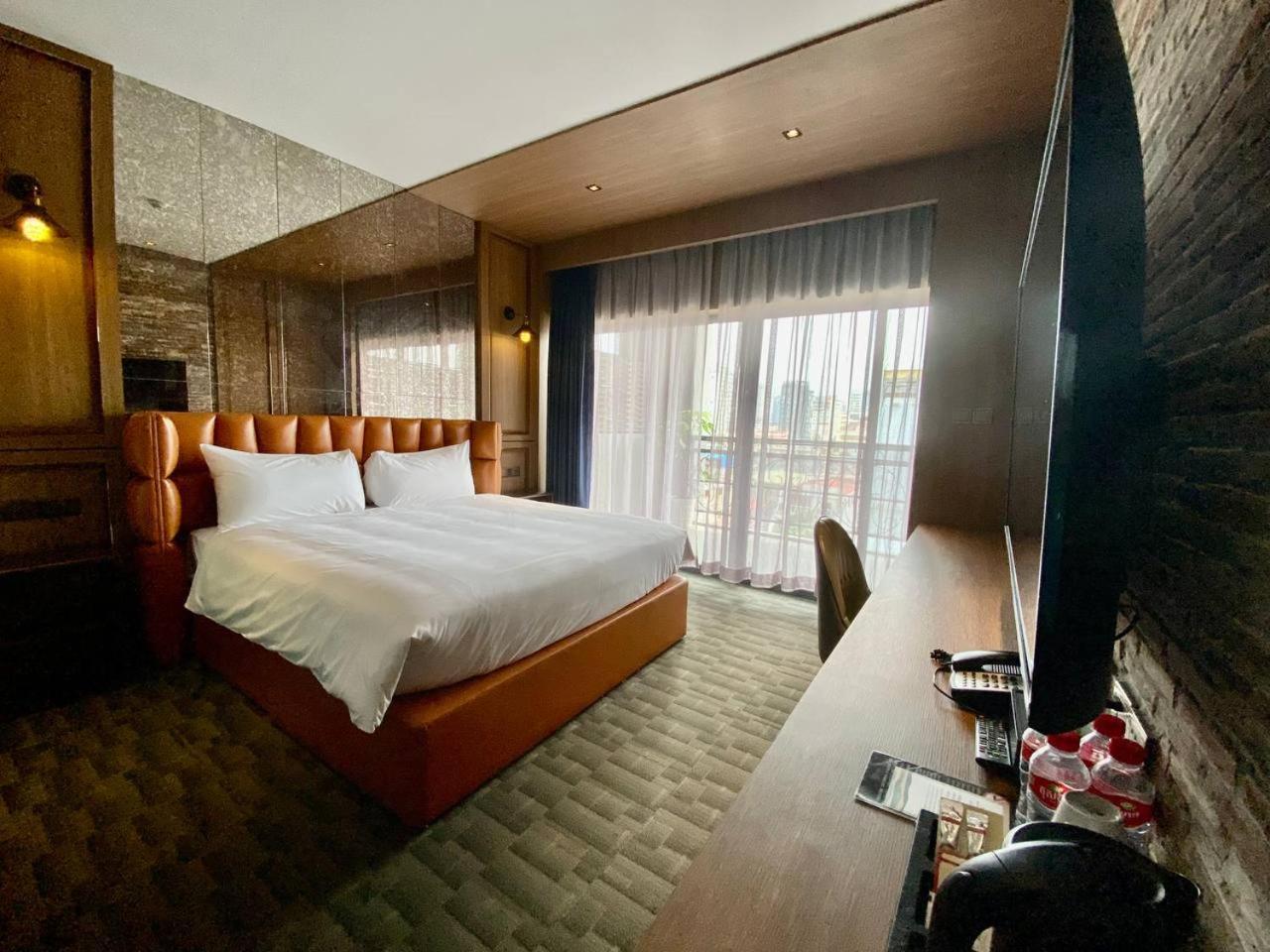 Check Inn Phnom Penh Bkk1 Εξωτερικό φωτογραφία